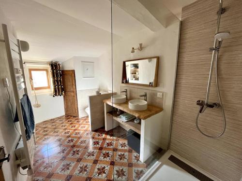Bathroom, Charmante maison de village dans la vallee du lac du Salagou in Salasc