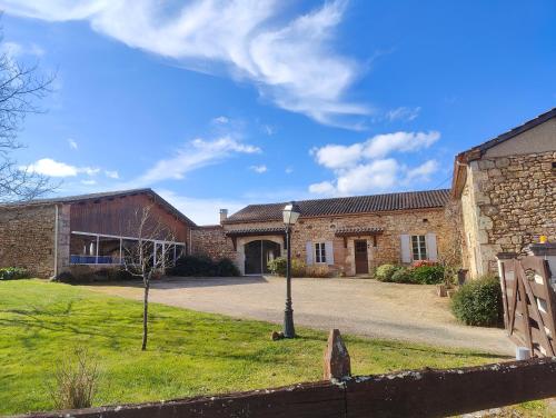 Refuge Champêtre - Piscine intérieure - Détente gîte à louer Laborderie