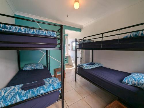 Ozzie Pozzie Backpackers