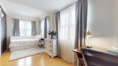 Spacious 5BR w AC, Near Harvard & Davis Sq, Boston