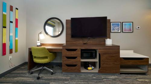 Hampton Inn & Suites Salinas - image 12