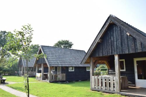 Groepsverblijf (18p) – 3 Houtlodges bij elkaar op Vakantiepark De Boshoek