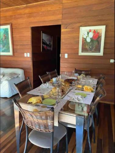 Rustic House on Armação Beach (Rustic House on Armacao Beach) in Armacao