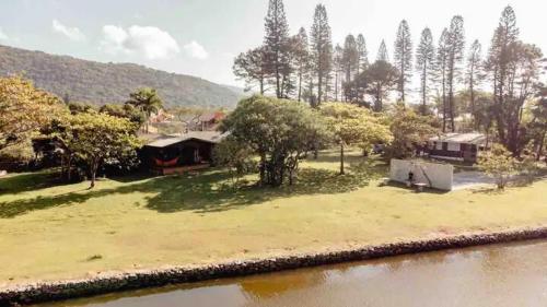 Rustic House on Armação Beach (Rustic House on Armacao Beach) in Armacao