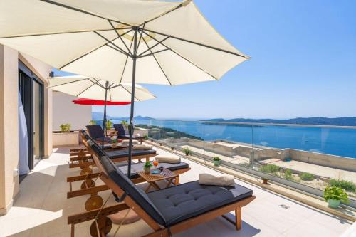 Green Horizon Sea Views Villa in ออราซัซ