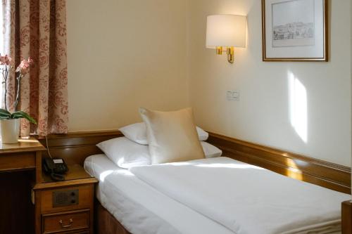 Standard Single Room image 4