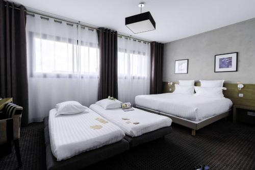 1 king bed, 1 sofa bed