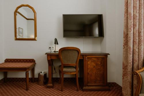 Standard Double Room image 2