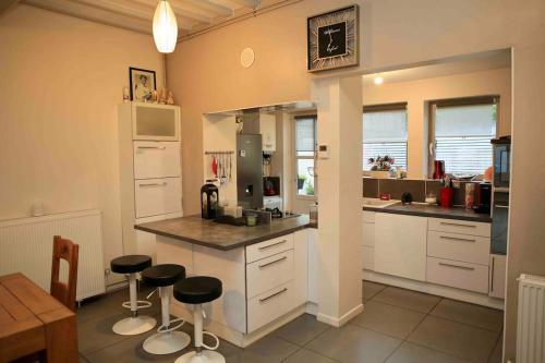 廚房, Vives les vacances in 阿爾克拉巴泰勒