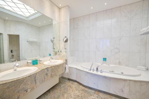 room detail thumbnail 2