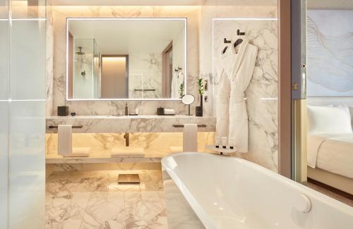 Grand Hyatt Kuwait Room Type - Grand Deluxe King