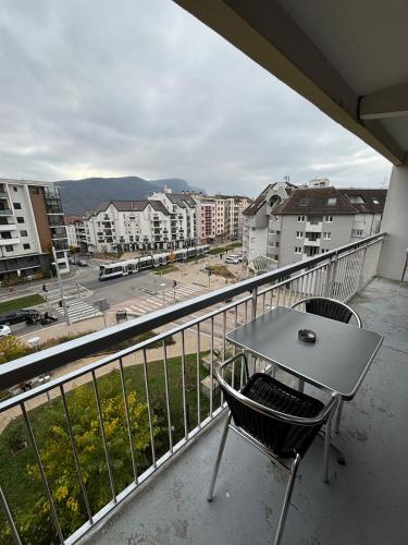 陽台/露台, LE GOLDEN accès direct tramway Genève avec parking (LE GOLDEN acces direct tramway Geneve avec parking) in 昂比伊