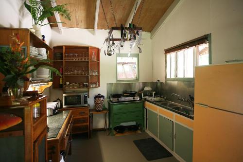 Konyha, Tropical Bliss Bed and Breakfast in Mena Creek