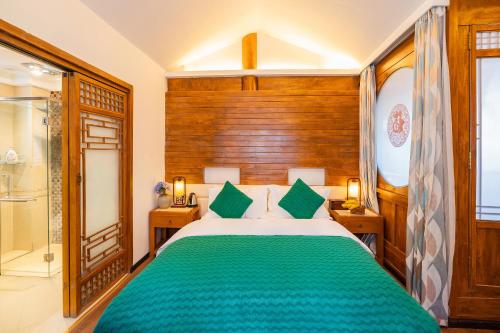 Double Room with Private Bathroom room in Shile Inn