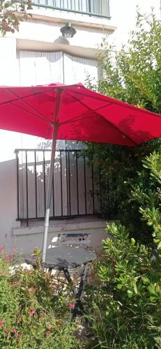 Garden, Logement dans residence principale Le Cres near l'Aube Rouge