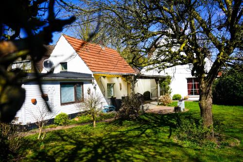 Gemütliches Haus mit großem traumhaften Garten in Bremen, Deutschland