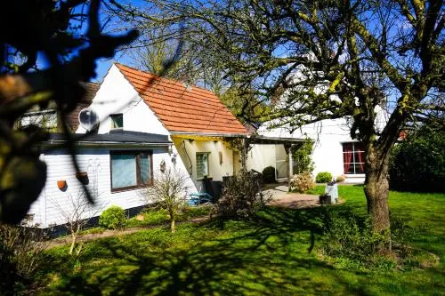 Gemütliches Haus mit großem traumhaften Garten in Bremen, Deutschland