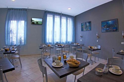 Le Strasbourg Hotel - image 3
