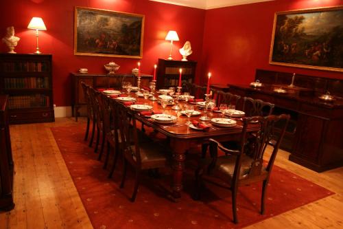 Iekārtas, Inchiquin House, period home in the heart of the Burren in Corrofin