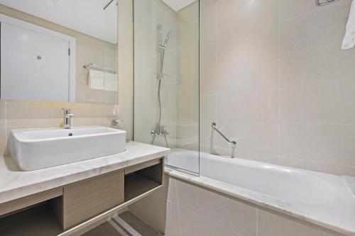 ALiving Luxury Studio I DAMAC Maison Prive A- 1007, Dubai (Foto 7)
