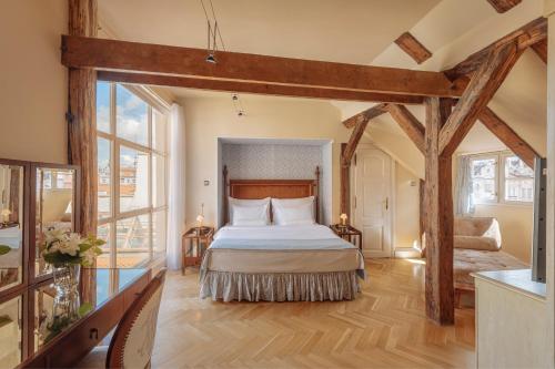 Executive King Room image 6
