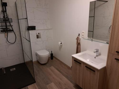 Zuhanyzó, B&B Hoeve Terwinghe in Borlo