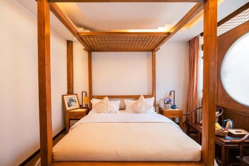 Deluxe Double Room with Bath room in Shile Inn