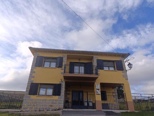 Alma de Gredos in Hoyos de Miguel Muñoz