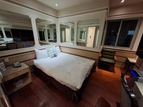 Classic Double Room image 10