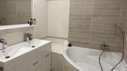 Villa entière piscine jacuzzi venelles (Villa entiere piscine jacuzzi venelles) in Venelles