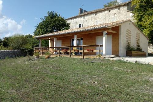 Maisonnette récente à la campagne, proche de Cahors gîte à louer Lhospitalet