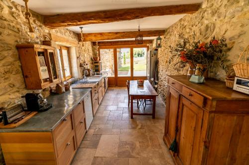 Létesítmények, Le Moulin du Riousset, 8-10 personnes, maison de famille au calme in La Baume-Cornillane