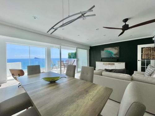 Emalco SeaFront Modern Apartment - image 4