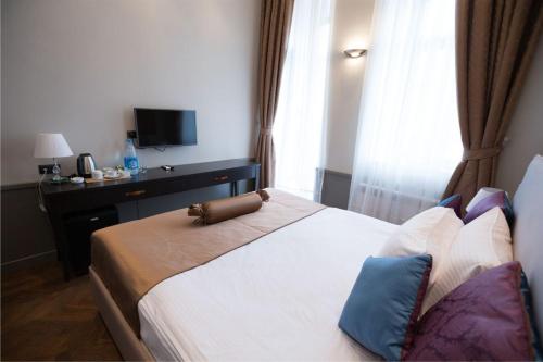 Seven rooms hotel
