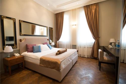 Seven rooms hotel