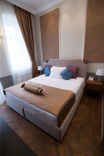 Seven rooms hotel
