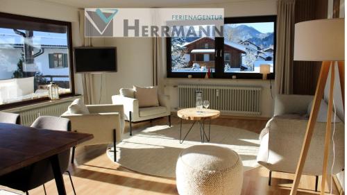 Apartment with Mountain View