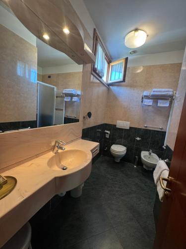 Hotel Valganna – Milan, DC