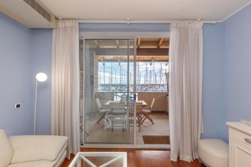 House in the port of Varazze 4 guests-Wi-Fi-Netflix 2 bedrooms very exclusive, Varraze (Foto 4)