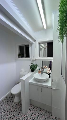 Fürdőszoba, Rainbow Eden at RainbowBay in Coolangatta