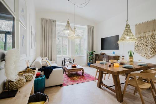 Prague Days - Boho One-bedroom Apartment with Netflix in Vinohrady - image 5
