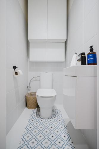 Prague Days - Boho One-bedroom Apartment with Netflix in Vinohrady - image 8