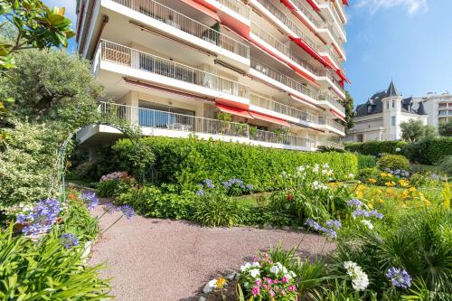 Sea View & Gardens in Antibes in La Pagane