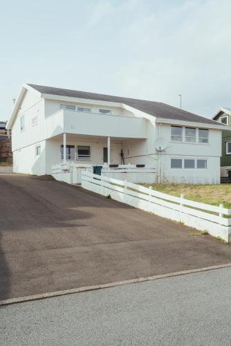2BR Apt - Balcony and Sea Views - Parking - Tórshavn, Torshavn (zdjęcie 5)