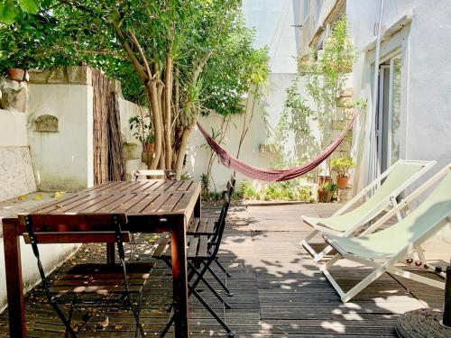 Quiet and Charming Home - with Yard, City Center, Lisboa