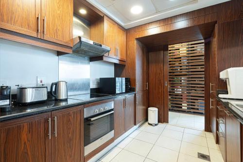 JuliusHomes - 2BR w/ Full BurjKhalifa View in Downtown, Dubaï (photo 10)
