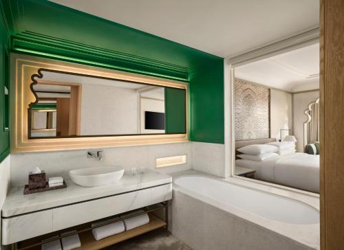 room detail thumbnail 2