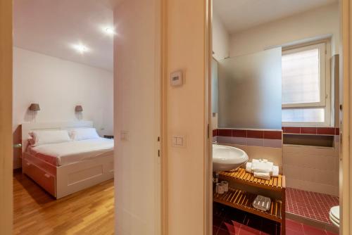 Apartment with terrace near Piazza Navona - image 12