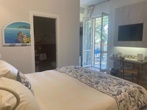 Deluxe Double Room with Sea View