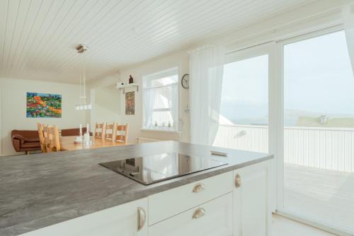 2BR Apt - Balcony and Sea Views - Parking - Tórshavn, Torshavn (zdjęcie 9)
